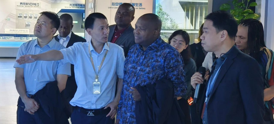 [visite et échange] silvino augusto jose moreno, ministre de l'industrie et du commerce de la république du mozambique, et son groupe ont visité rept battero